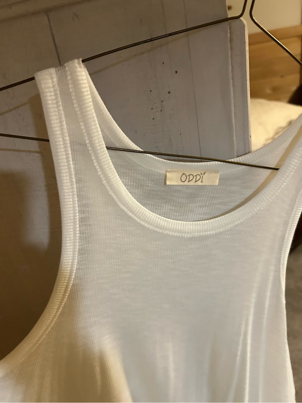 ODDY White Ribbed Scoop Tank